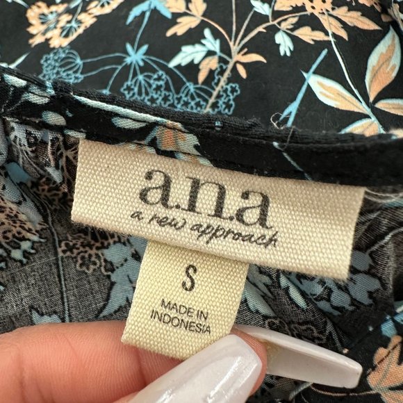 Brand New!‎ a.n.a a new approach Floral Dress Puffy Short Sleeves Small MSRP $60 - Picture 3 of 15